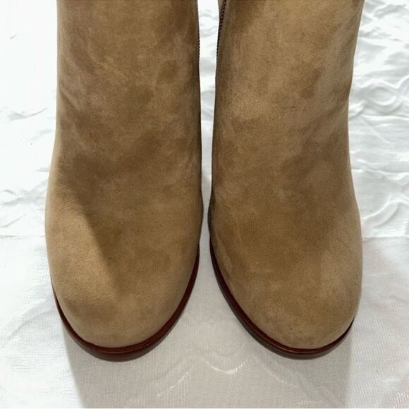 Vince Camuto Tan Leather Ankle Boots
Boots(Size 6.5M) - Picture 11 of 13